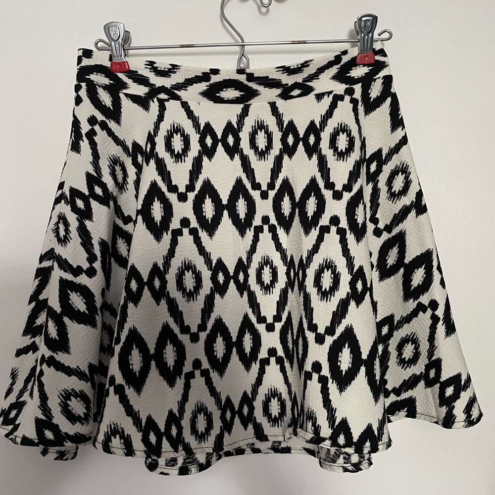 Black and white flowy skirt